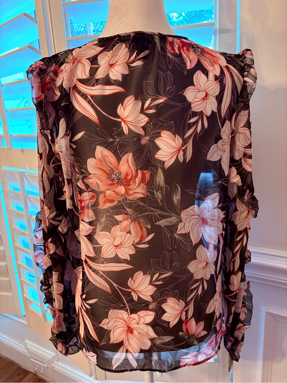 White House Black Market Black Floral Sheer V-Neck Blouse - Picture 4 of 8